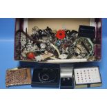 A QUANTITY OF COSTUME JEWELLERY TO INCLUDE WRIST WATCHES