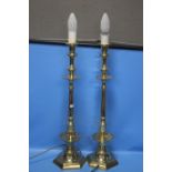 A PAIR OF BRASS LAMPS H 67 CM WITHOUT BULBS