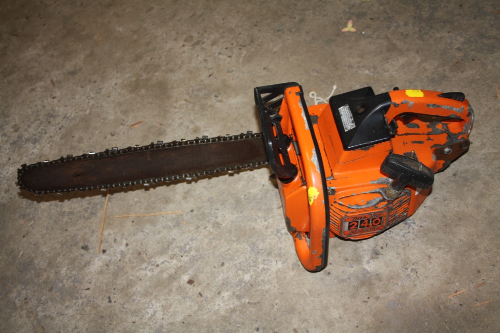 AN OLEC MAC 240 AUTOMATIC PETROL CHAINSAW