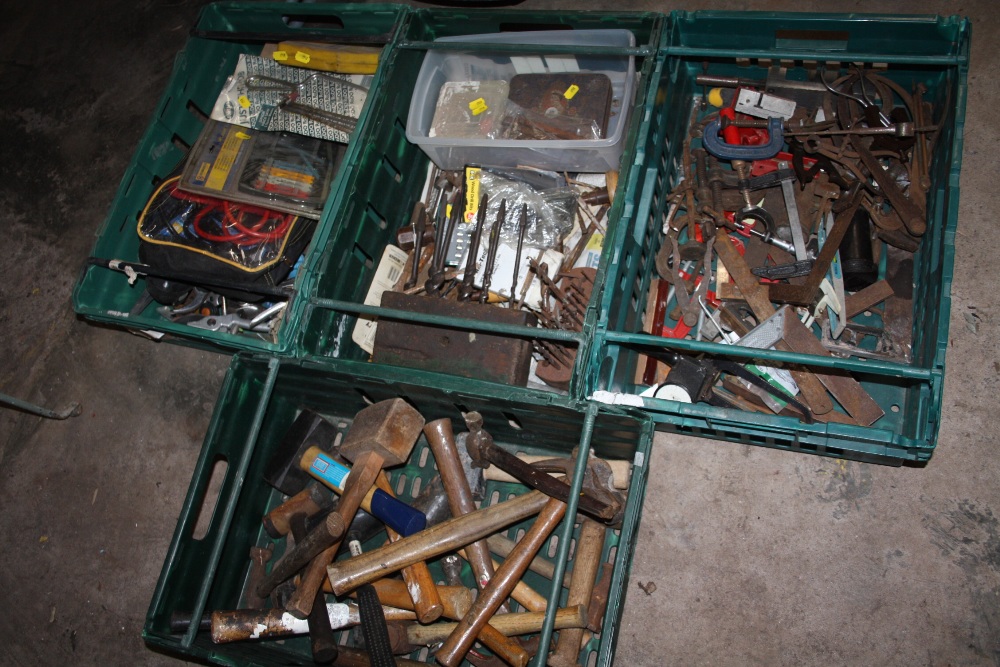 FOUR TRAYS OF MIXED HANDTOOLS TO INCLUDE HAMMERS AND MALLETS, DRILL BITS, SET SQUARES, CLAMPS ETC (