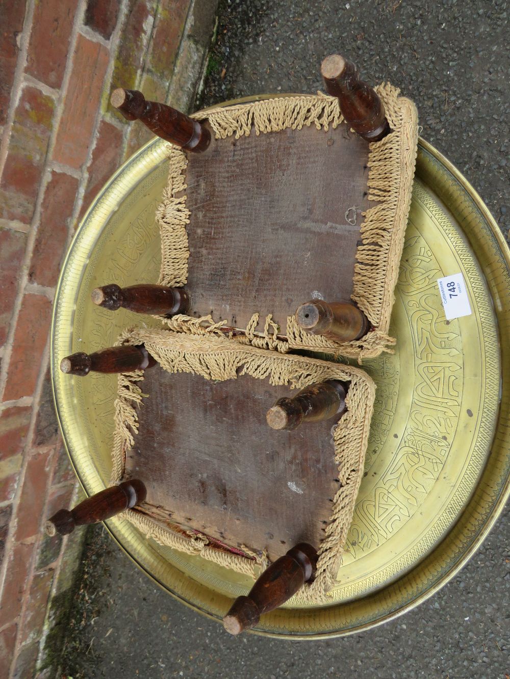 AN EASTERN BRASS TOPPED TABLE ON FOLDING STAND WITH TWO SMALL STOOLS (3) - Image 9 of 10