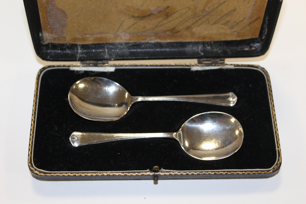 A PAIR OF BOXED HALLMARKED SILVER SPOONS APPROX WEIGHT - 26.8G