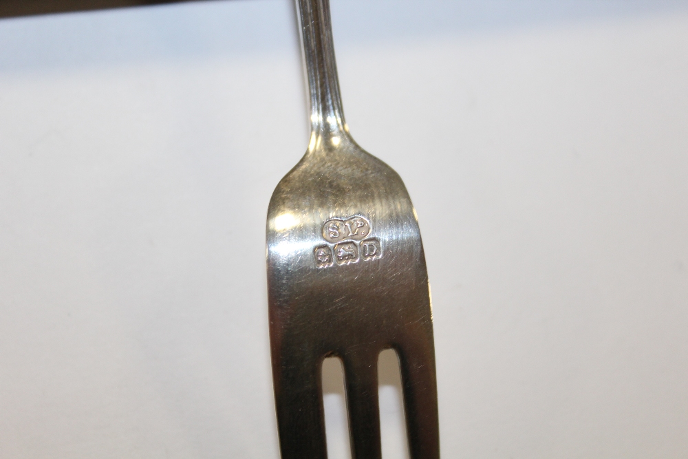 A CASED SET OF SIX HALLMARKED SILVER THREE PRONG FORKS APPROX WEIGHT - 106G - Image 2 of 2