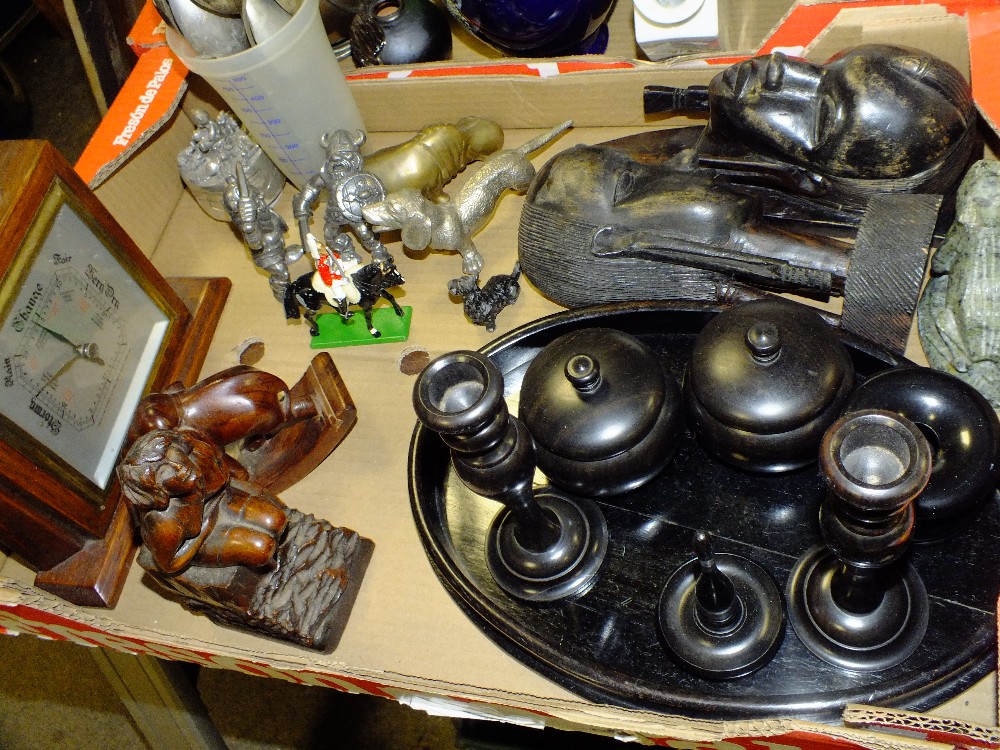 A TRAY OF TREEN AND METALWARE TO INCLUDE AN EBONISED DRESSING TABLE SET AND CARVED WOODEN SEATED