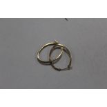 A PAIR OF 9 CARAT GOLD HOOP EARRINGS APPROX WEIGHT -1.3G