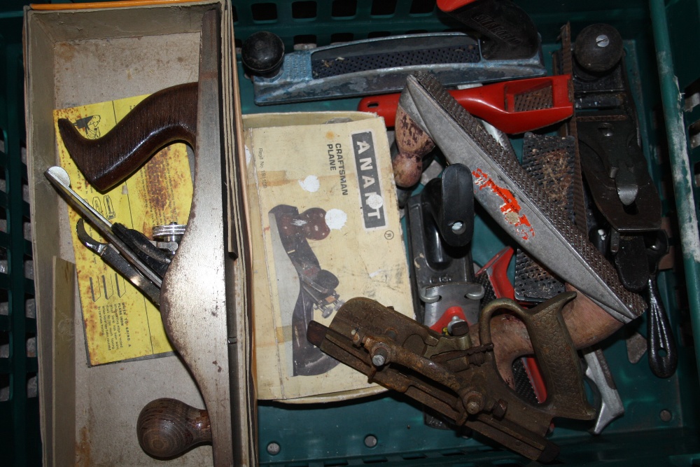 FOUR TRAYS OF MIXED HANDTOOLS TO INCLUDE CHISELS, FILES, TAPE MEASURES, PLANE ETC (PLASTIC TRAYS NOT - Image 5 of 5