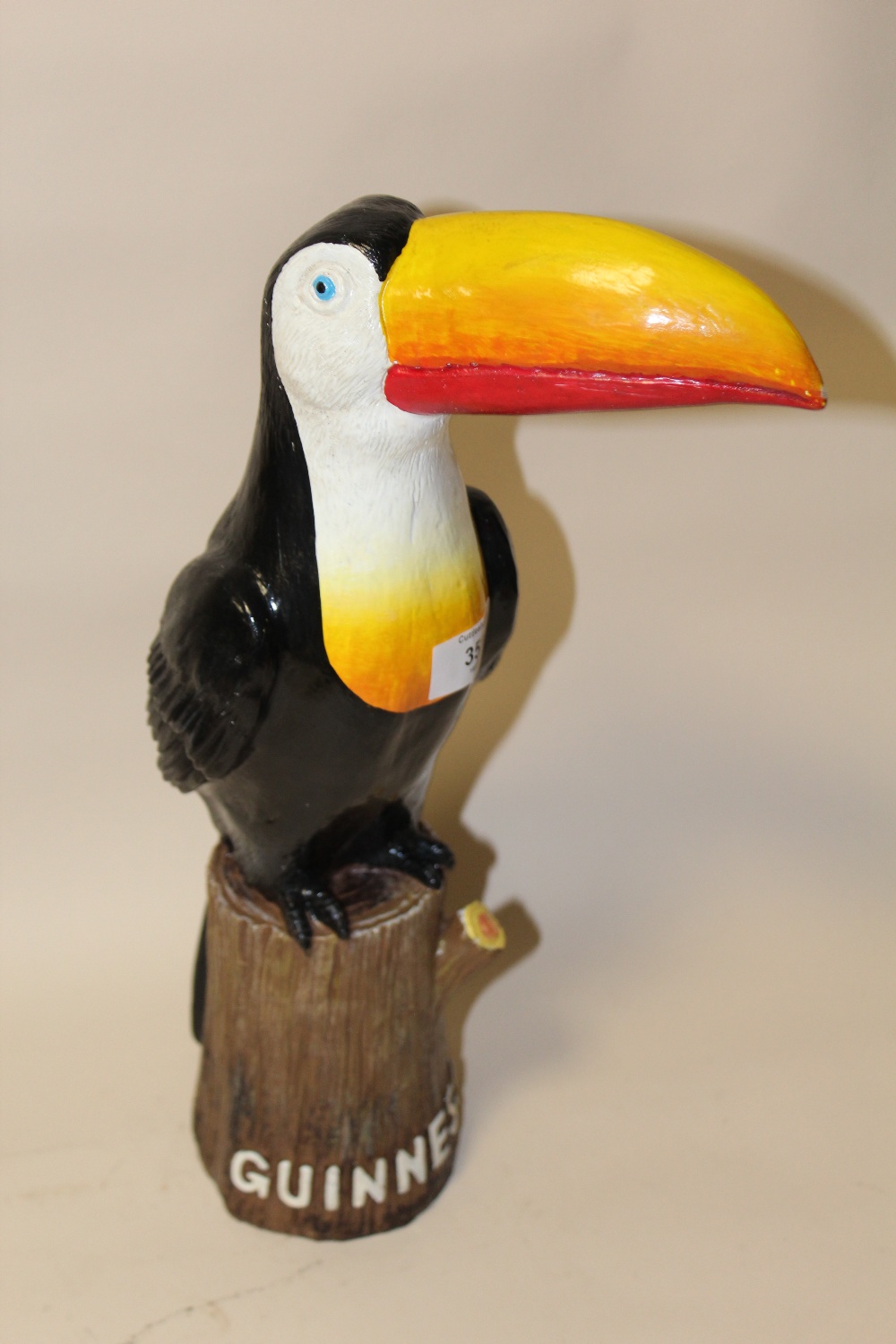 A REPRODUCTION GUINNESS RESIN ADVERTISING TOUCAN FIGURE H 40 CM - Image 2 of 2