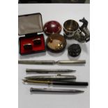 A TUB OF COLLECTABLES TO INCLUDE VINTAGE PENS, ANTIQUE MOURNING LOCKET