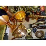 A BOX OF ASSORTED METALWARE TO INCLUDE COPPER EFFECT EXAMPLES