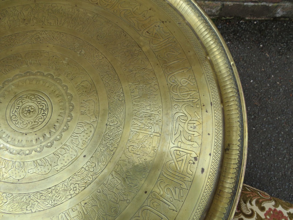 AN EASTERN BRASS TOPPED TABLE ON FOLDING STAND WITH TWO SMALL STOOLS (3) - Image 6 of 10