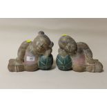 A PAIR OF CARVED HARD WOOD FIGURES OF A MALE AND FEMALE RESTING, H 17 CM