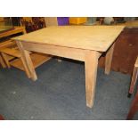 A VINTAGE PINE RECTANGULAR KITCHEN TABLE WITH SINGLE DRAWER H-76 CM L-135 CM