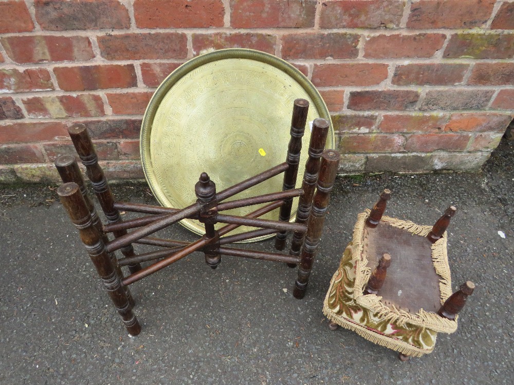 AN EASTERN BRASS TOPPED TABLE ON FOLDING STAND WITH TWO SMALL STOOLS (3) - Image 10 of 10