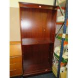 A MODERN MAHOGANY OPEN BOOKCASE H-196 W-92 CM WITH TWO MODERN OCCASIONAL TABLES (3)