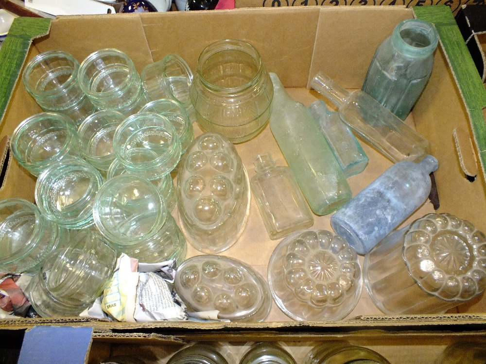 THREE TRAYS OF GLASSWARE TO INCLUDE JELLY MOULDS - Image 2 of 2