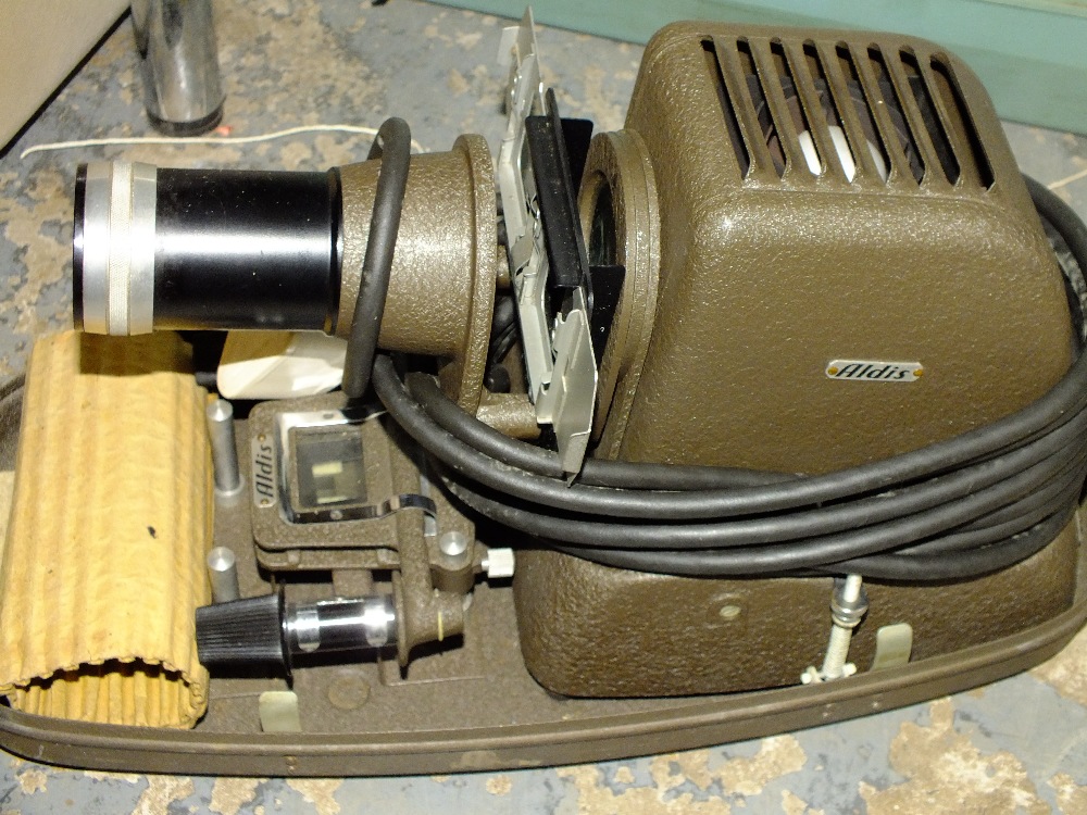 A VINTAGE METAL CASED ALDIS PROJECTOR - Image 2 of 2