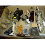 A TRAY OF COLLECTABLES TO INCLUDE ART DECO ONYX BOOK ENDS