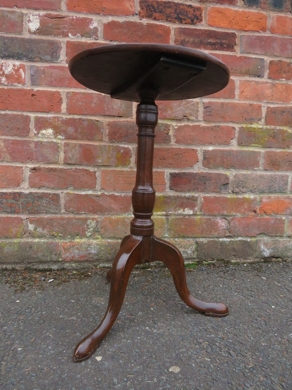 A SMALL ANTIQUE MAHOGANY WINE TABLE H-60 CM DIA. 38 CM - Image 3 of 4