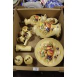 A TRAY OF AYNSLEY ORCHARD GOLD CERAMICS TO INCLUDE TABLE LAMPS, FRUIT BOWL ETC.