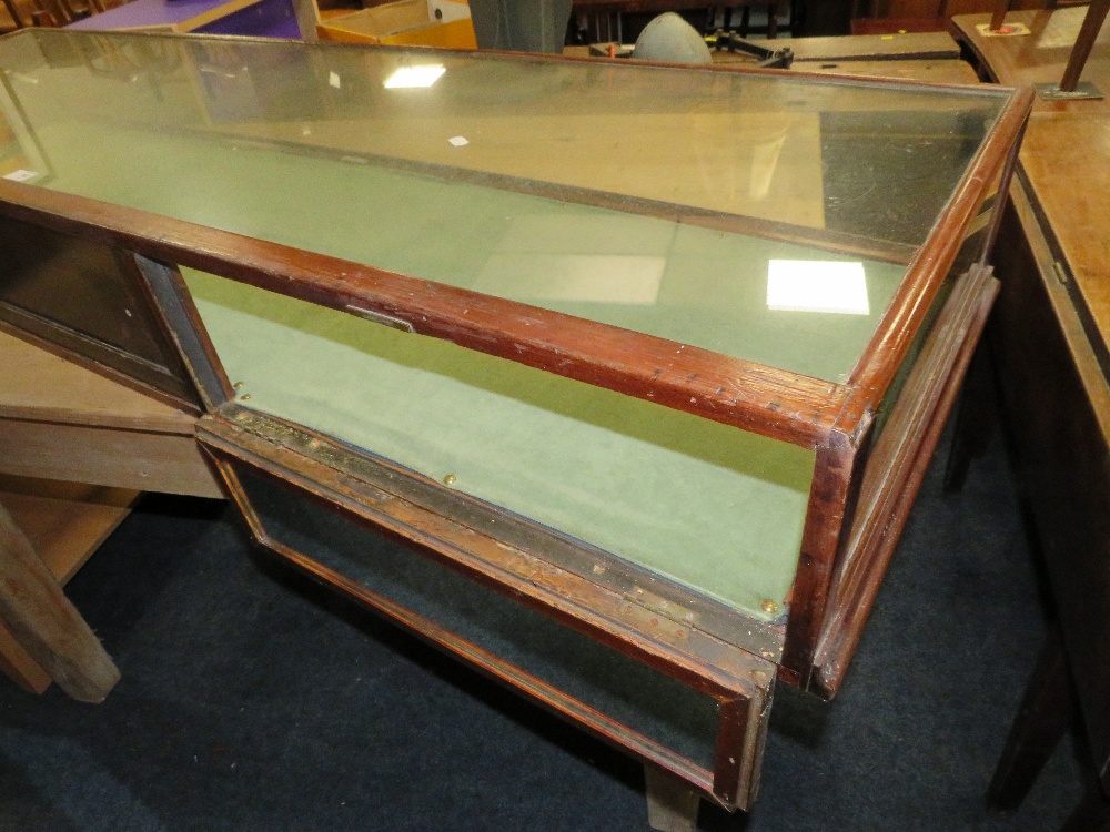 A VINTAGE MAHOGANY FRAMED TABLE TOP DISPLAY CABINET W-178 D-56 CM - Image 6 of 7