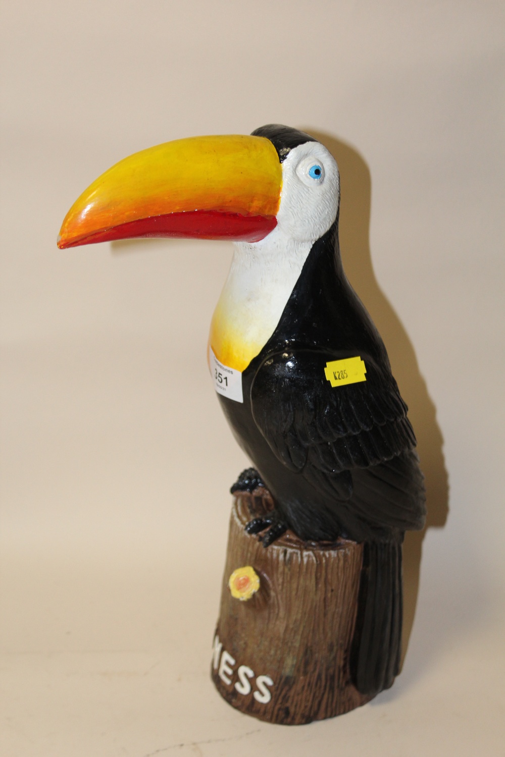 A REPRODUCTION GUINNESS RESIN ADVERTISING TOUCAN FIGURE H 40 CM