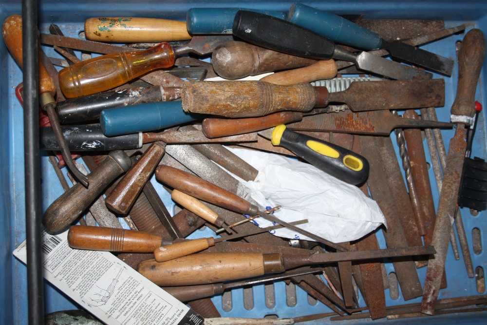 FOUR TRAYS OF MIXED HANDTOOLS TO INCLUDE CHISELS, FILES, TAPE MEASURES, PLANE ETC (PLASTIC TRAYS NOT - Image 3 of 5