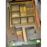 FOUR VINTAGE WOODEN LOCKS TOGETHER WITH A WOODEN CASH TILL TRAY