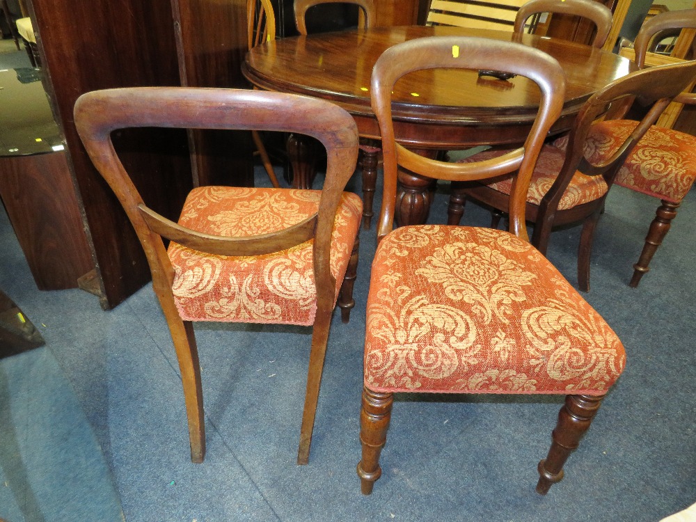 A SET OF SIX VICTORIAN MAHOGANY DINING CHAIRS - Image 2 of 2