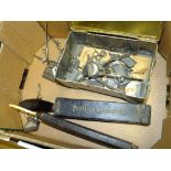 A BOX OF VINTAGE HAIR CLIPPERS TOGETHER WITH TO VINTAGE STROPS