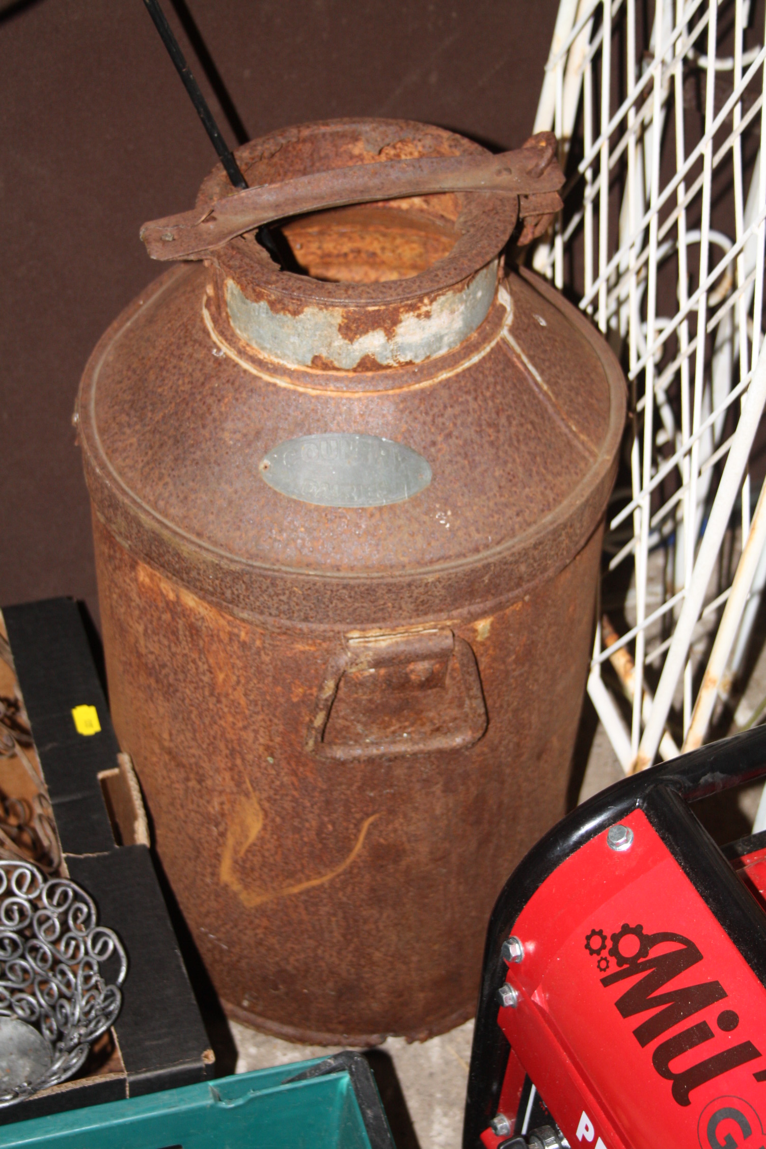 A SELECTION OF GARDEN ORNAMENTS ETC TO INCLUDE METAL MUSHROOMS, BASKETS, MILK CHURN (AS FOUND NO BAS - Image 2 of 3