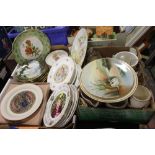 A TRAY OF COLLECTORS PLATES TO INCLUDE ROYAL DOULTON TOGETHER WITH A SMALL BOX OF CERAMICS AND GLASS