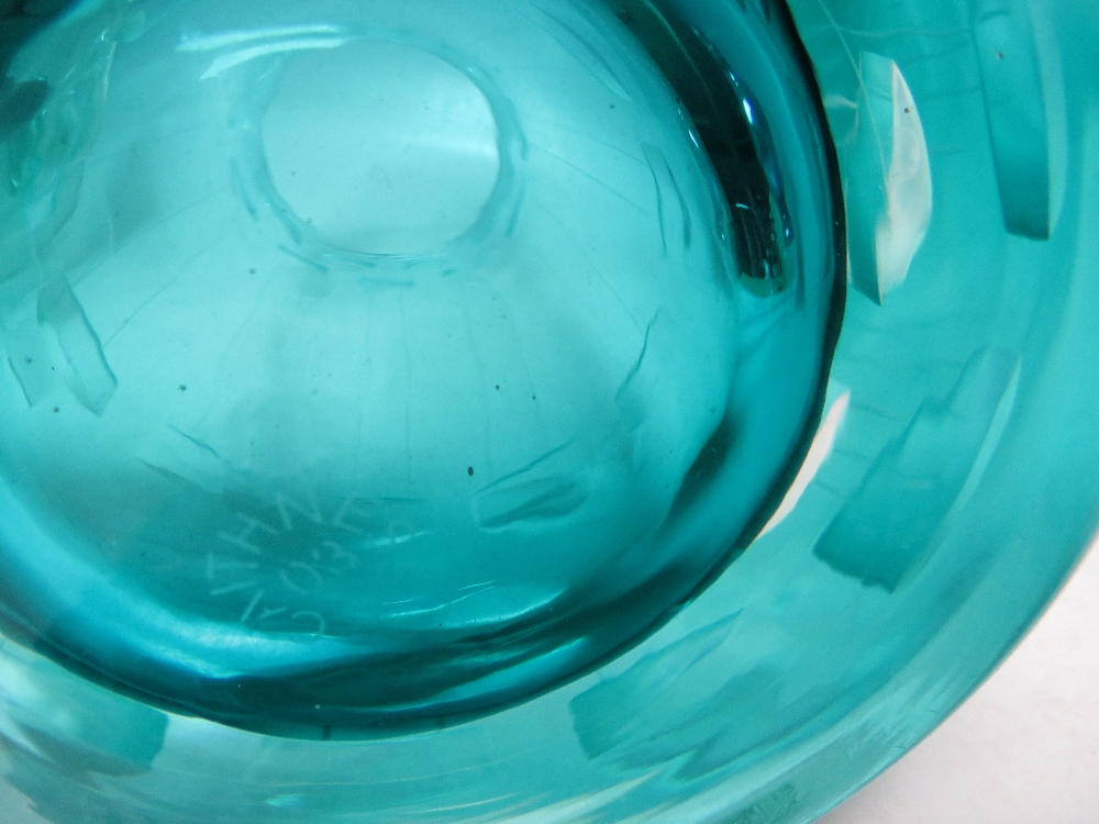 FIVE ITEMS OF VINTAGE AND STUDIO GLASS, to include a Caithness vase of cylindrical form, a Murano - Image 6 of 10