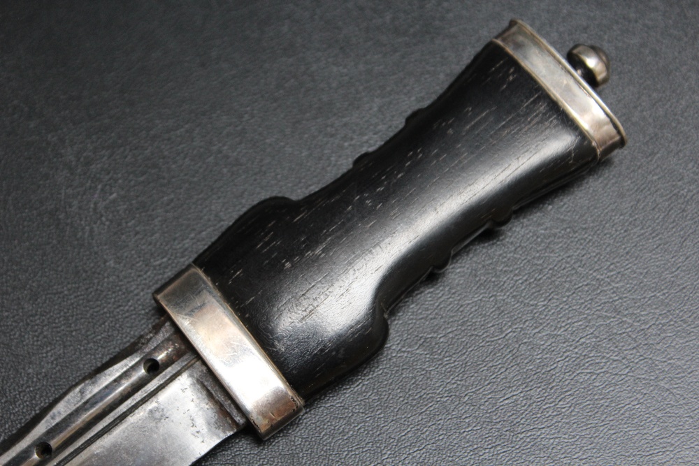 A SCOTTISH HALLMARKED SILVER MOUNTED SGIAN - DHU DAGGER - EDINBURGH 1913, makers mark of Henry - Image 4 of 5