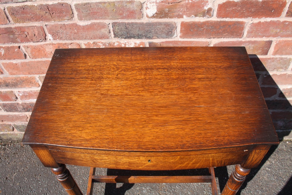 A MID TWENTIETH CENTURY OAK CASED CANTEEN OF PLATED CUTLERY, the canteen with hinged lid and - Image 3 of 6