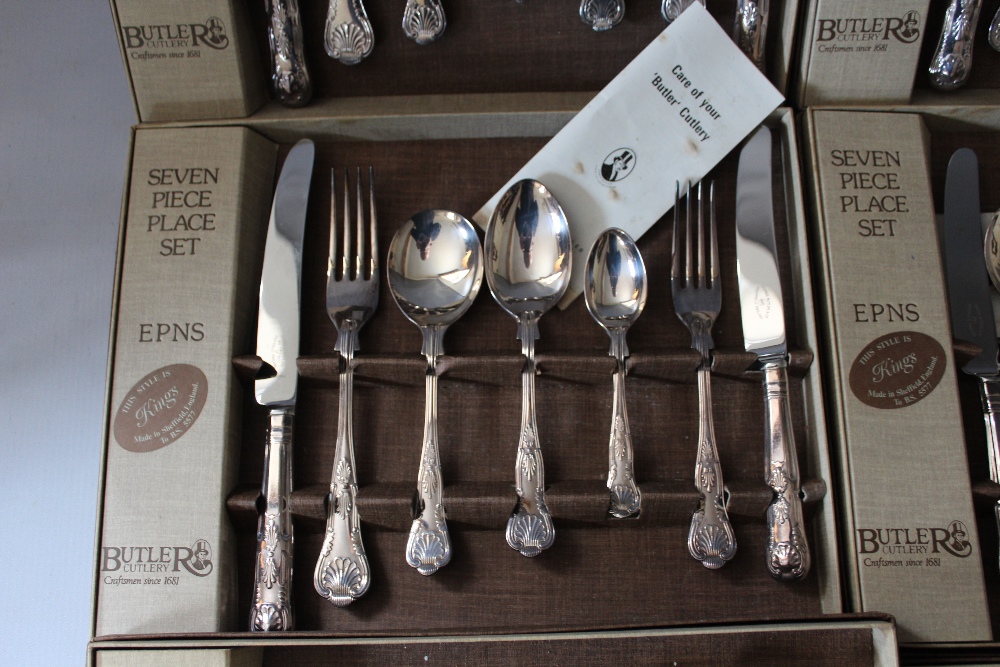 A GOOD QUANTITY OF SILVER PLATED KINGS PATTERN CUTLERY IN ORIGINAL BOXES BY BUTLER CUTLERY OF - Image 2 of 4