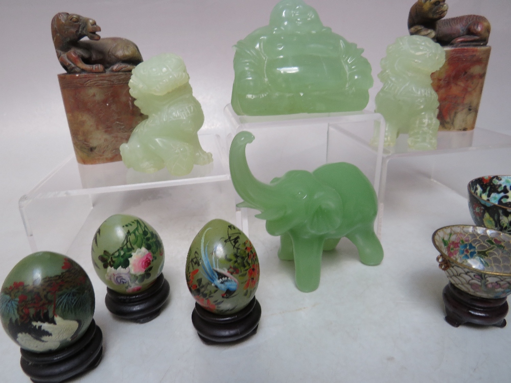 A COLLECTION OF 20TH CENTURY ORIENTAL FIGURES ETC., to include a pair of carved modern jade dogs - Image 4 of 4