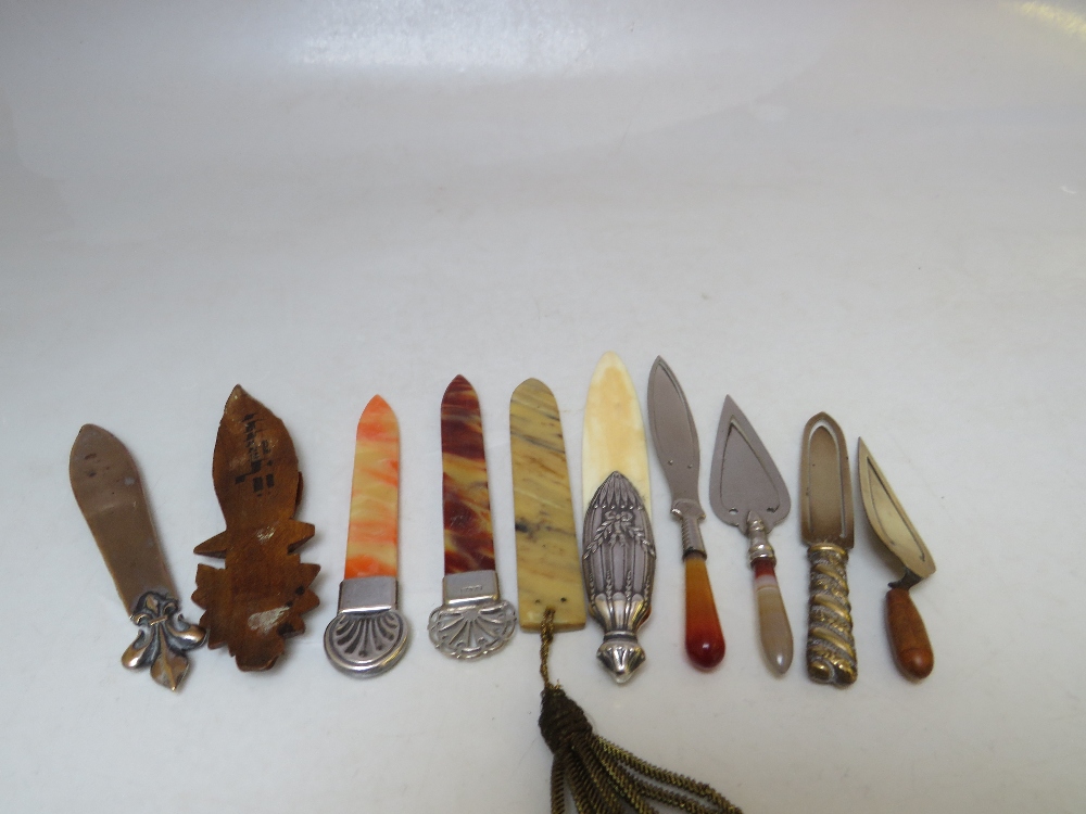A COLLECTION OF ANTIQUE AND VINTAGE BOOKMARKS, varying forms and periods to include two trowel - Image 5 of 7