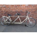 AN EARLY TO MID 20TH CENTURY VINTAGE 'PETREL' TANDEM BICYCLE, with cream coachwork