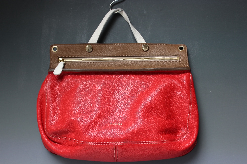 A FURLA SATCHEL STYLE HANDBAG WITH ADDITIONAL SHOULDER STRAP, red leather with cream and brown