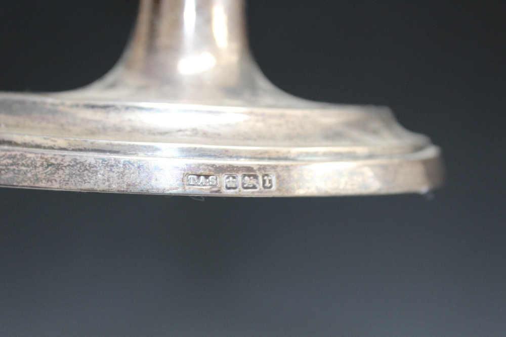 A PAIR OF HALLMARKED SILVER CANDLESTICKS - SHEFFIELD 1909, having filled bases, H 24.5 cm - Image 2 of 3