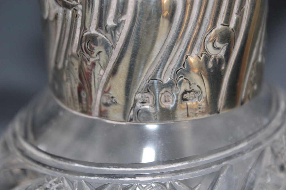A HALLMARKED SILVER TOPPED CLARET JUG - BIRMINGHAM 1894, a/f, H 29.5 cm Condition Report:Lid is - Image 3 of 4