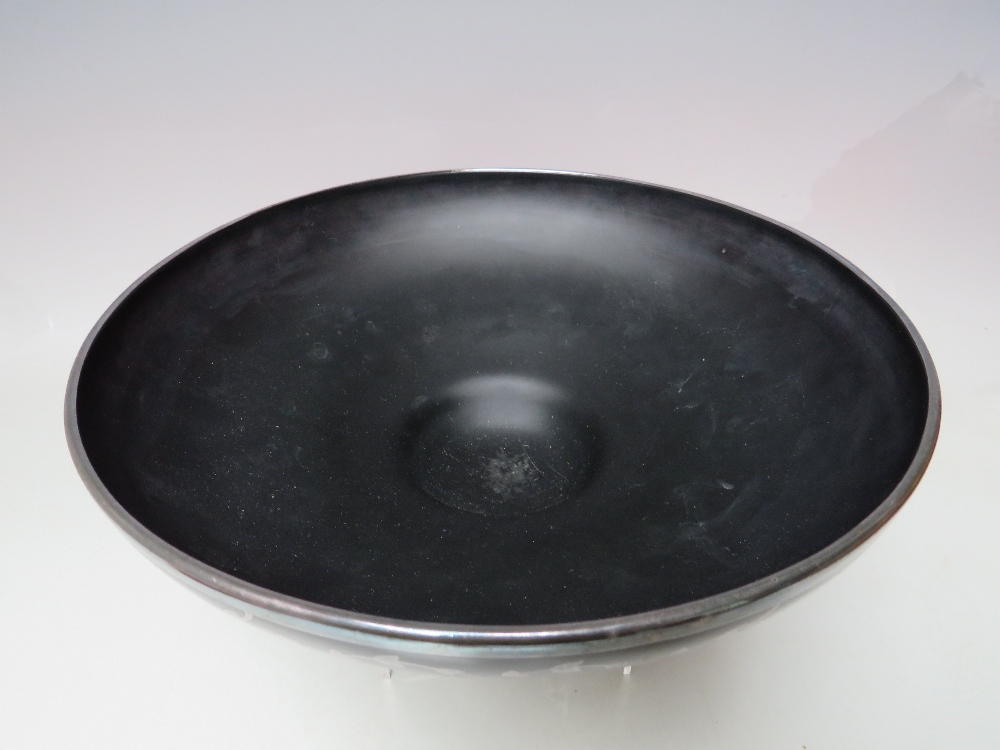 AN EARLY TO MID 20TH CENTURY FOOTED BLACK GLASS BOWL WITH WHITE METAL INLAY, of circular form with - Image 5 of 9