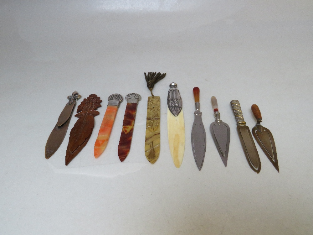 A COLLECTION OF ANTIQUE AND VINTAGE BOOKMARKS, varying forms and periods to include two trowel - Image 6 of 7