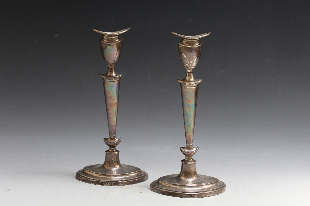 A PAIR OF HALLMARKED SILVER CANDLESTICKS - SHEFFIELD 1909, having filled bases, H 24.5 cm