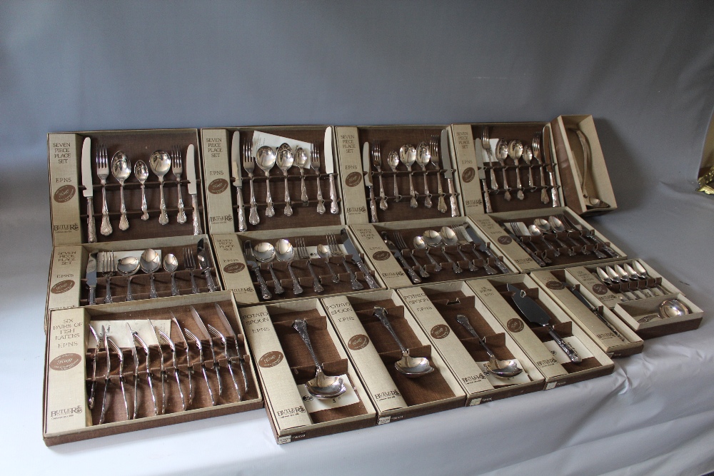 A GOOD QUANTITY OF SILVER PLATED KINGS PATTERN CUTLERY IN ORIGINAL BOXES BY BUTLER CUTLERY OF