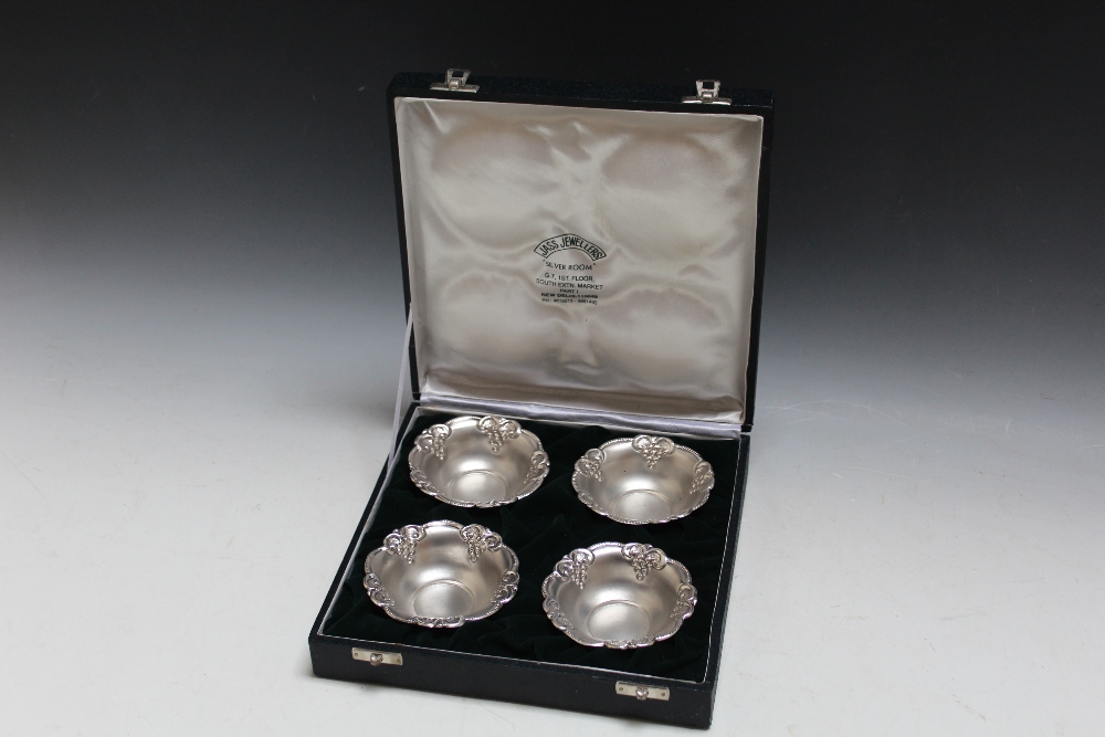 A CASED SET OF FOUR SUB CONTINENTAL SILVER DISHES, stamped SILVERNL to the bases, approx combined