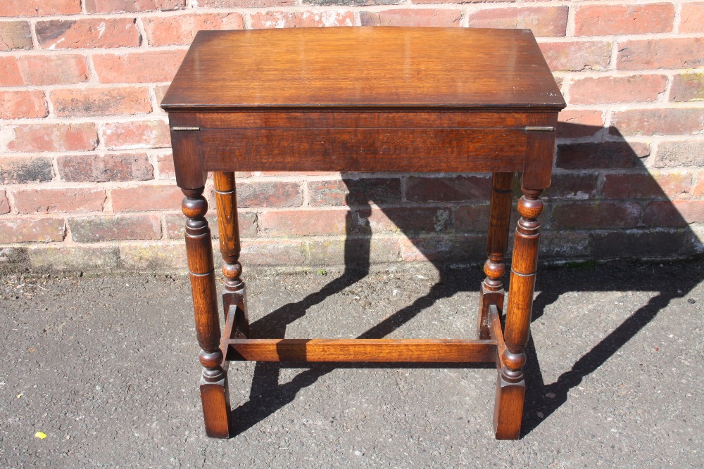 A MID TWENTIETH CENTURY OAK CASED CANTEEN OF PLATED CUTLERY, the canteen with hinged lid and - Image 6 of 6