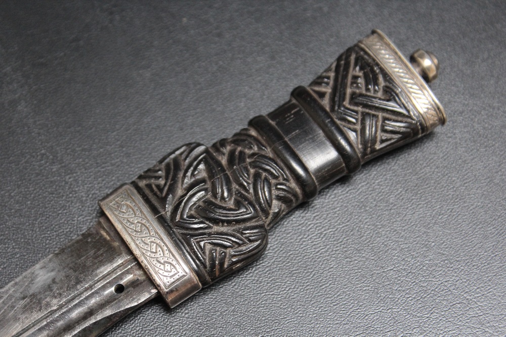 A SCOTTISH HALLMARKED SILVER MOUNTED SGIAN - DHU DAGGER - EDINBURGH 1913, makers mark of Henry - Image 5 of 5