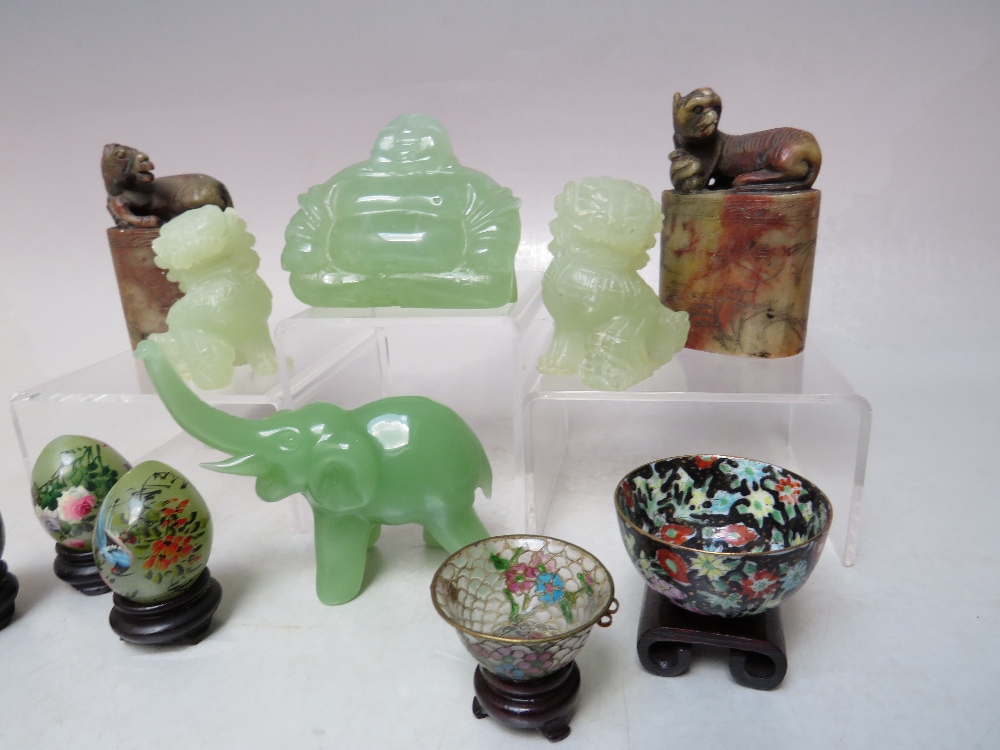 A COLLECTION OF 20TH CENTURY ORIENTAL FIGURES ETC., to include a pair of carved modern jade dogs - Image 3 of 4