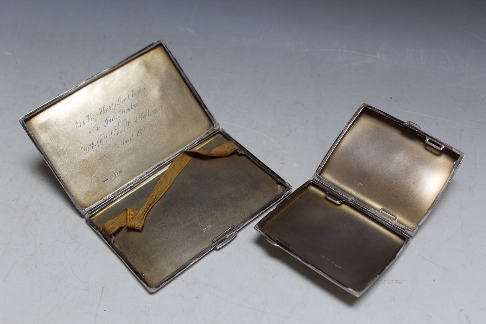 A TALL HALLMARKED SILVER CIGARETTE CASE, H 12.5 cm together with a shorter curved example, approx - Image 3 of 5